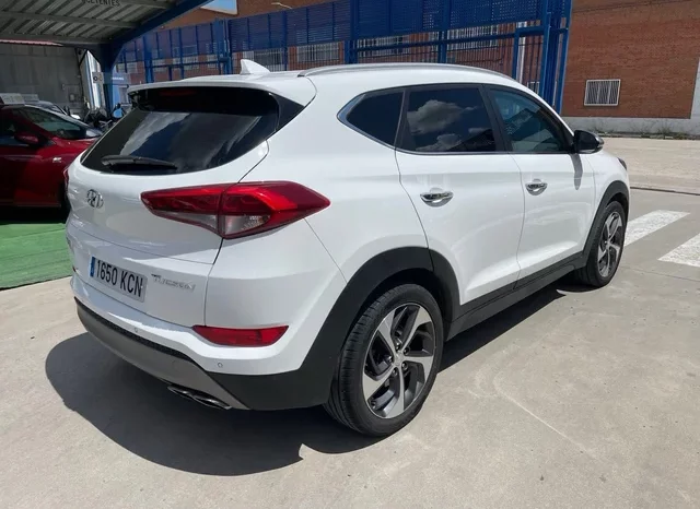 
								Hyundai Tucson 2017 full									