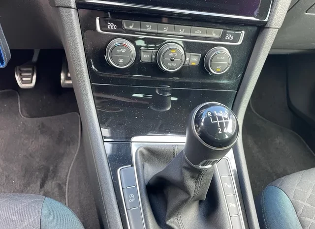 
								Volkswagen Golf 2019 full									