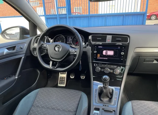 
								Volkswagen Golf 2019 full									