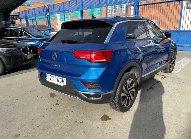 
								Volkswagen T-Roc 2022 full									