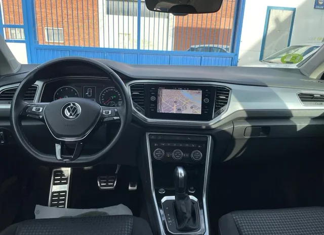 
								Volkswagen T-Roc 2022 full									