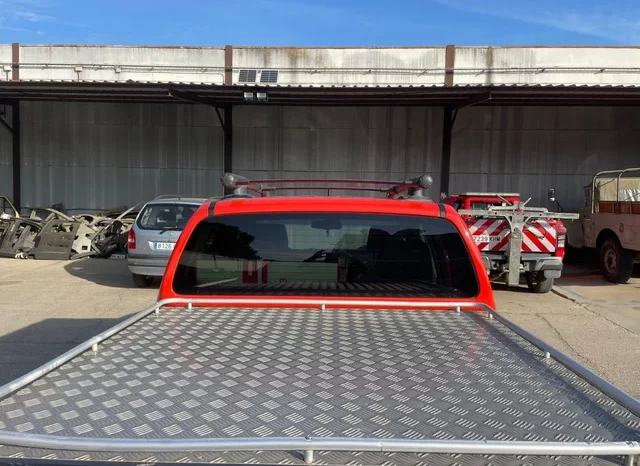 
								Nissan NP300 Navara 2006 full									