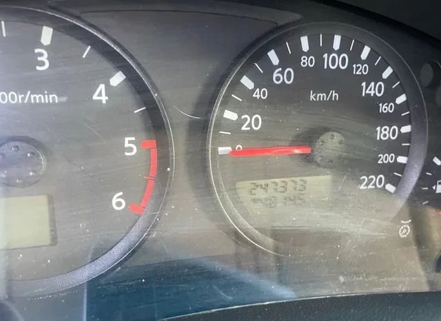 
								Nissan NP300 Navara 2006 full									