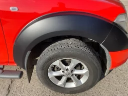 
										Nissan NP300 Navara 2006 full									