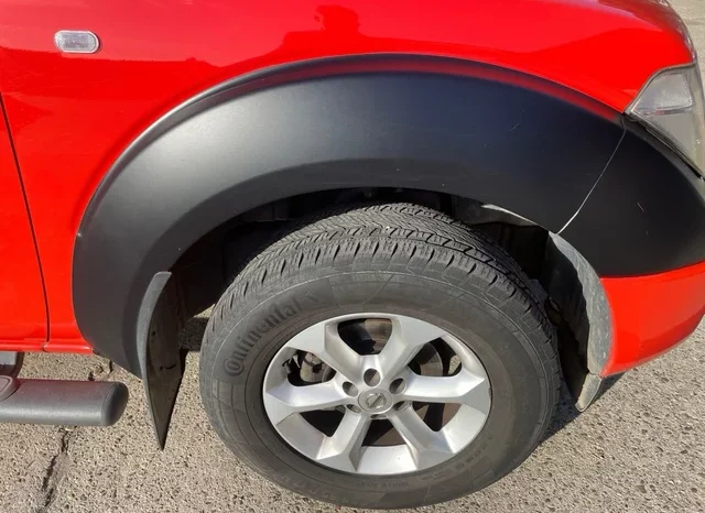 
								Nissan NP300 Navara 2006 full									