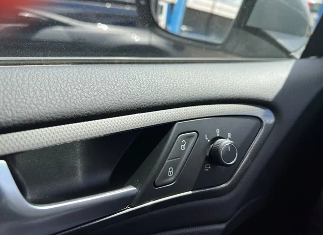 
								Volkswagen Golf 2018 full									