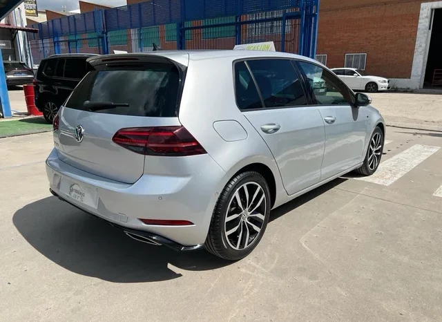 
								Volkswagen Golf 2018 full									