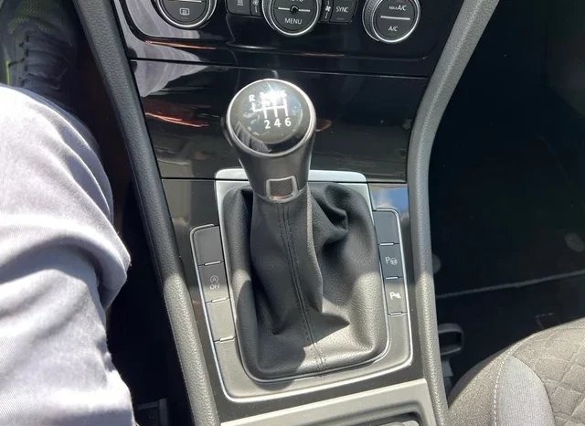 
								Volkswagen Golf 2018 full									