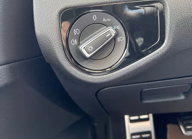 
								Volkswagen Golf 2018 full									
