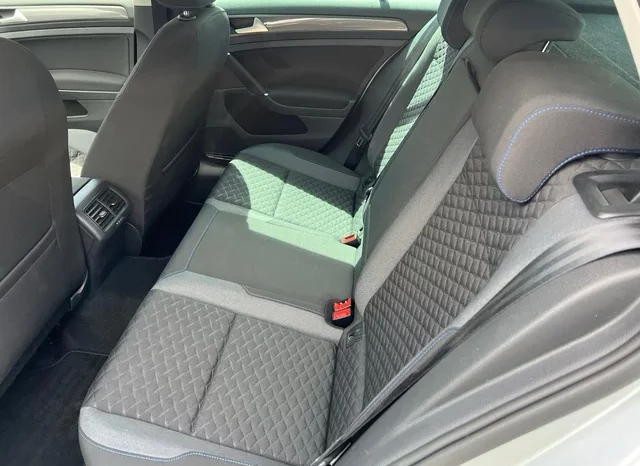 
								Volkswagen Golf 2018 full									