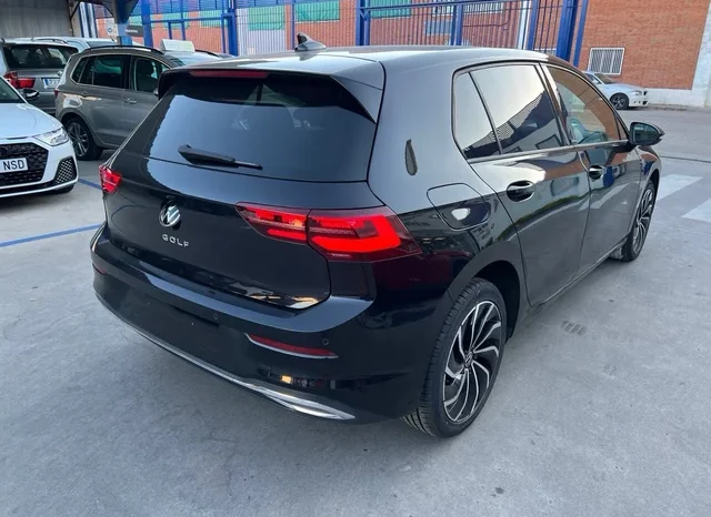 
								Volkswagen Golf 2023 full									